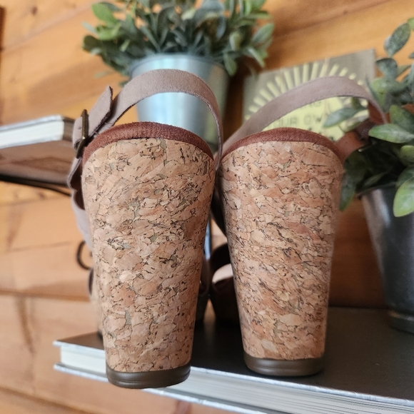 Elites Walking Cradles 💜 NIB Kalinda Suede Leather Tassel Cork Wedge Sandal 12M - Picture 6 of 10